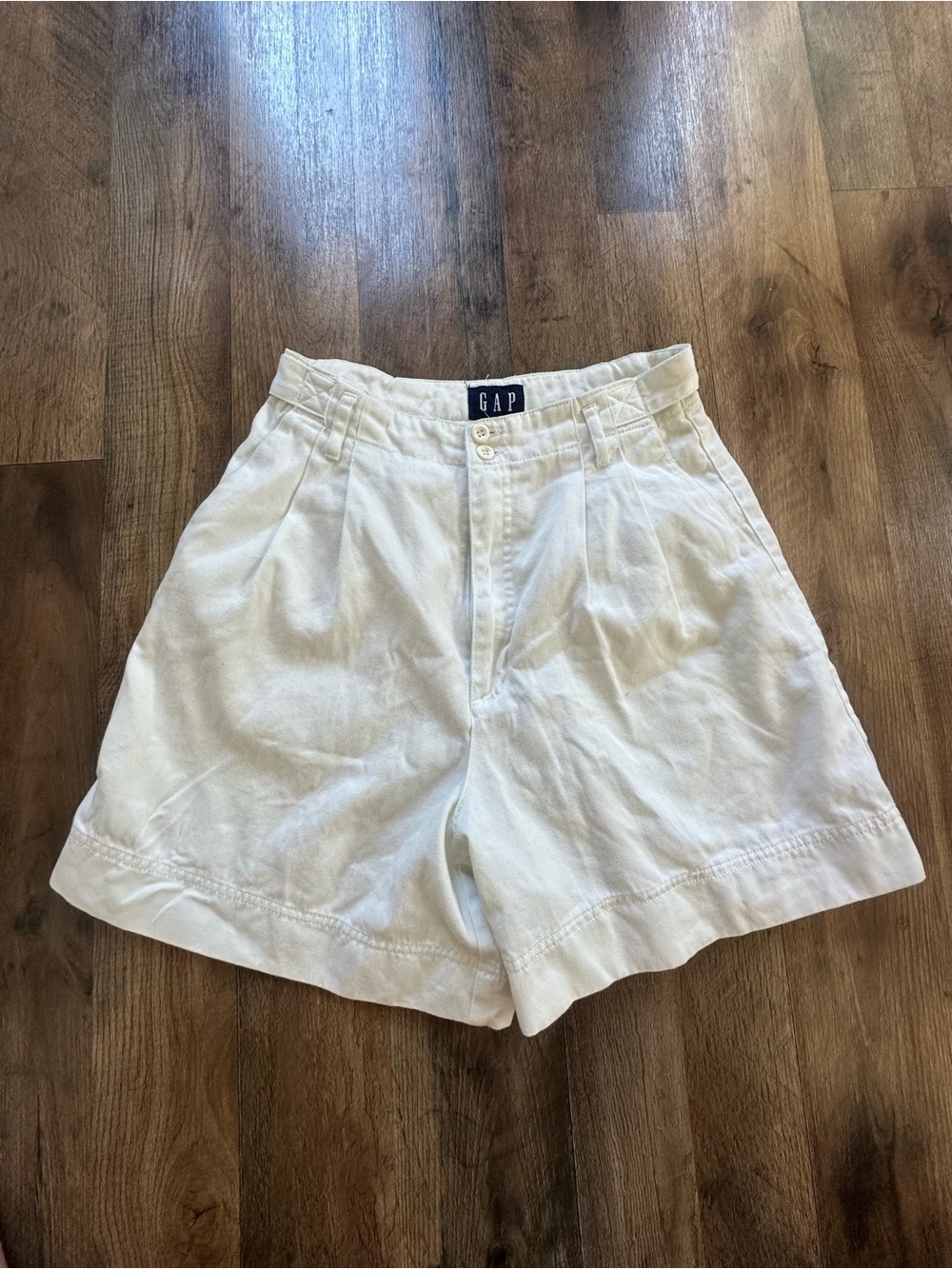 GAP Women's Cream High-Waist Pleated Bermuda Shorts